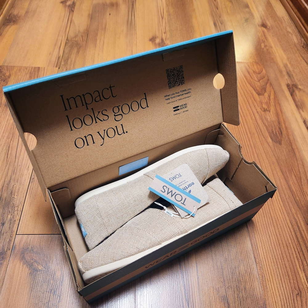 BRAND NEW, in the box, Toms Alpargata Natural Heritage Canvas, size 10
